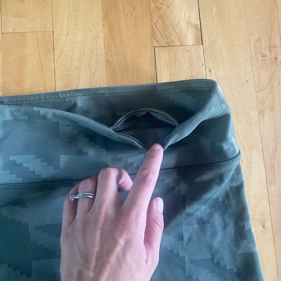 Alo Green Houndstooth Crop Leggings - Picture 4 of 7